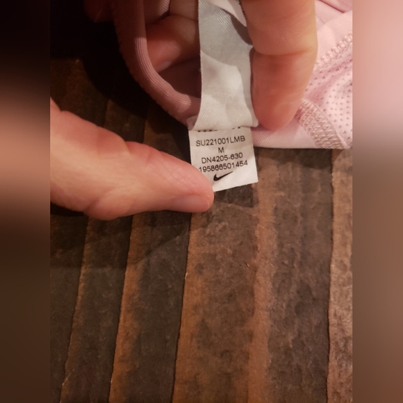 Nike Women`s Dri-FIT Swoosh High-Neck Keyhole Medium-Support Sports Bra Size M - Picture 6 of 6